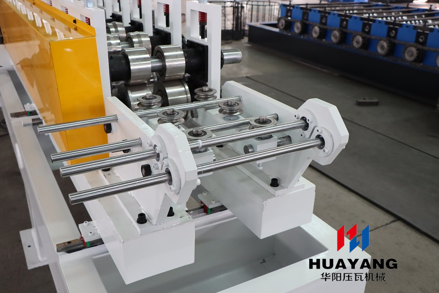 interchangeable H stud forming machine