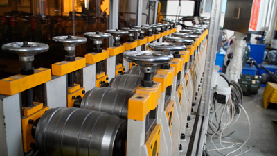 Light keel villa stud rolling machine