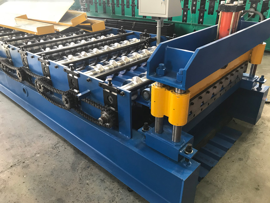 Metal roof tile making machine