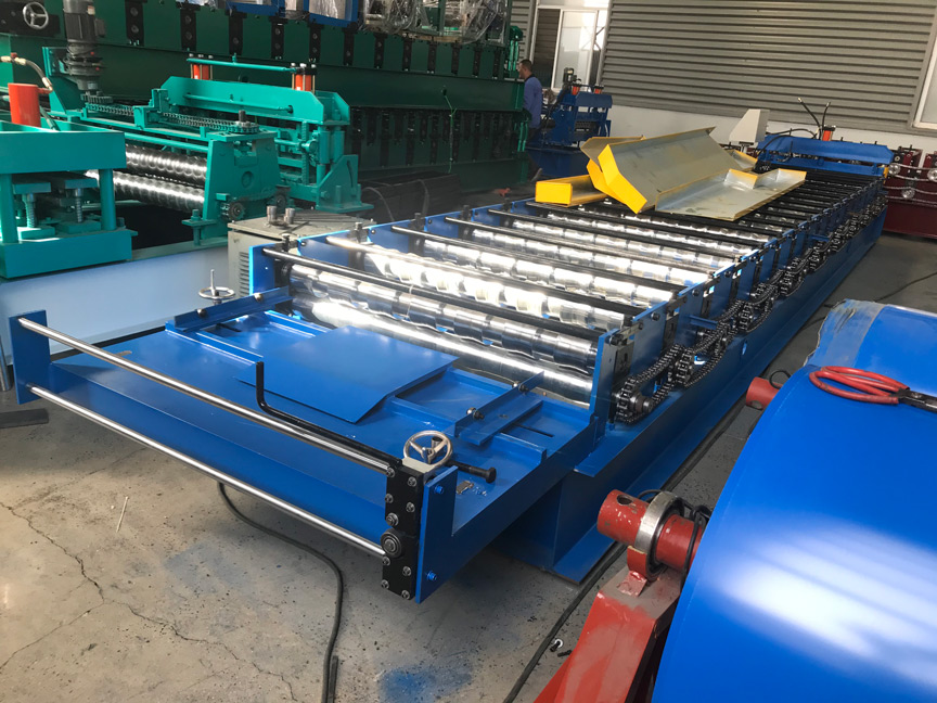 Metal roof tile making machine