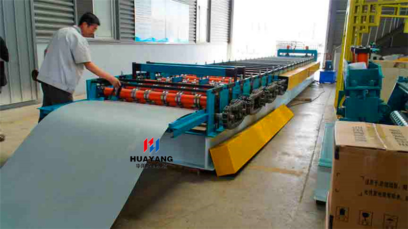 Floor decking roll forming machine