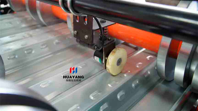 Floor decking roll forming machine
