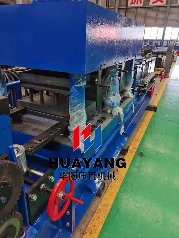 highway guardrail roll forming machine