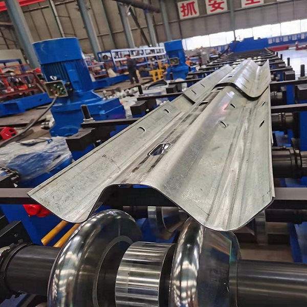 highway guardrail making machine