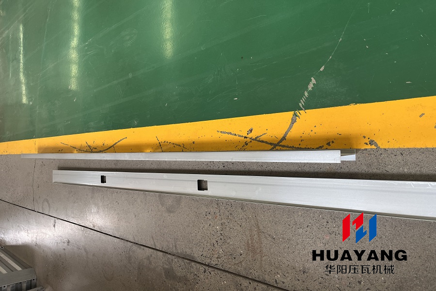 interchangeable H stud forming machine