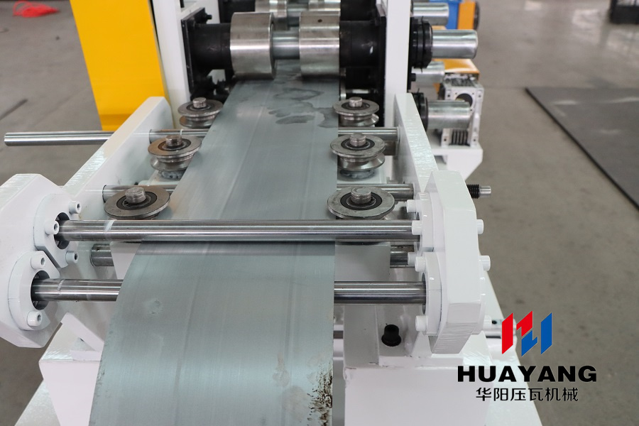 interchangeable H stud forming machine