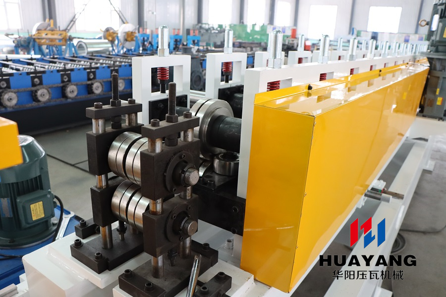 interchangeable H stud forming machine