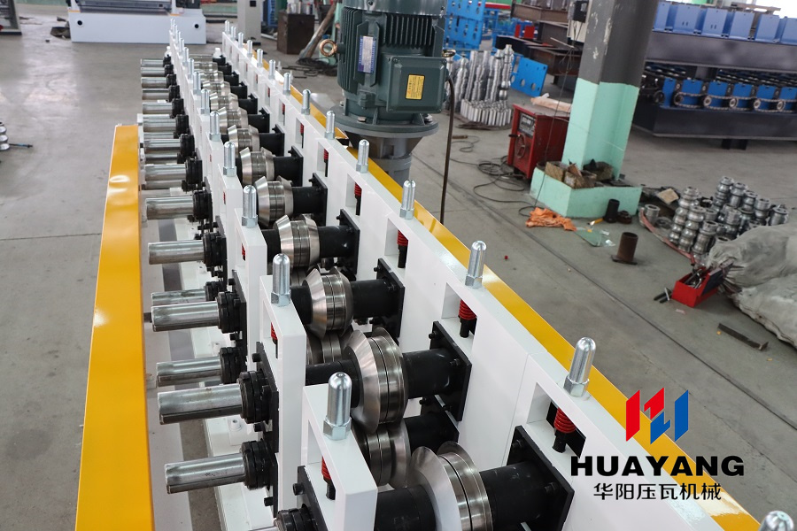 interchangeable H stud forming machine