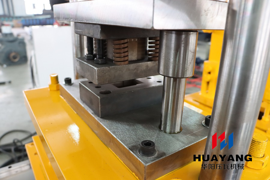interchangeable H stud forming machine