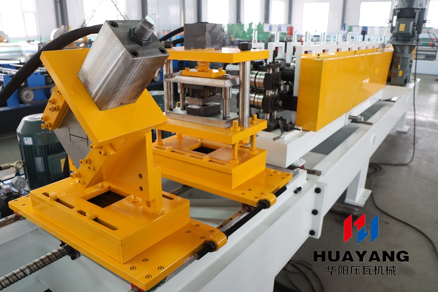 interchangeable H stud forming machine