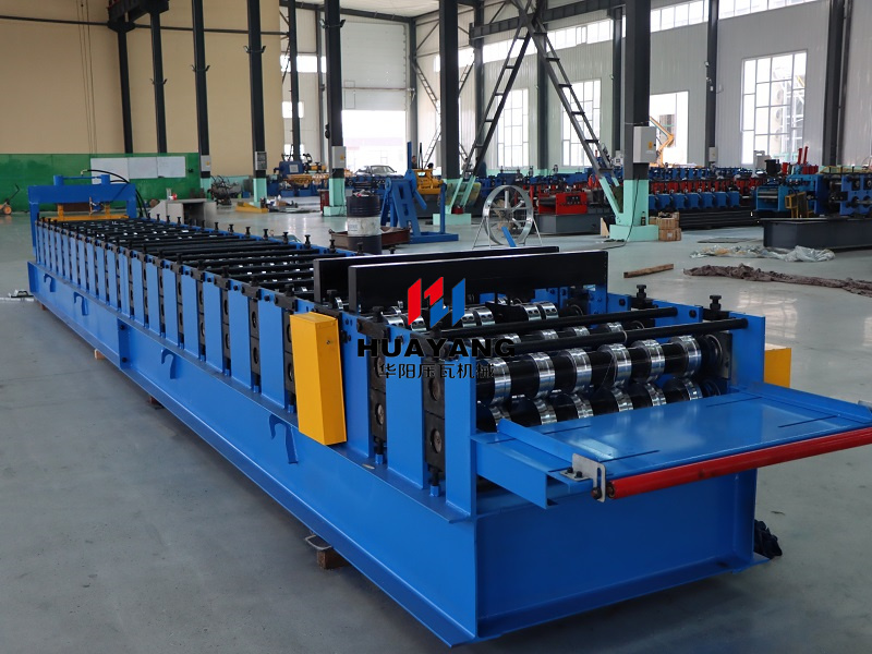 Trapezoidal steel deck roof forming machine