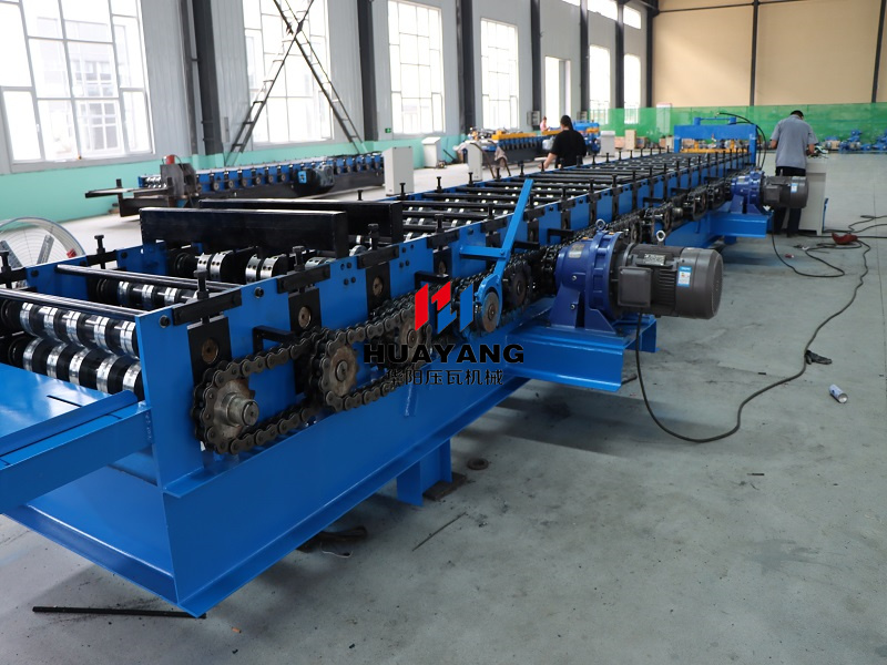 Trapezoidal steel deck roof forming machine