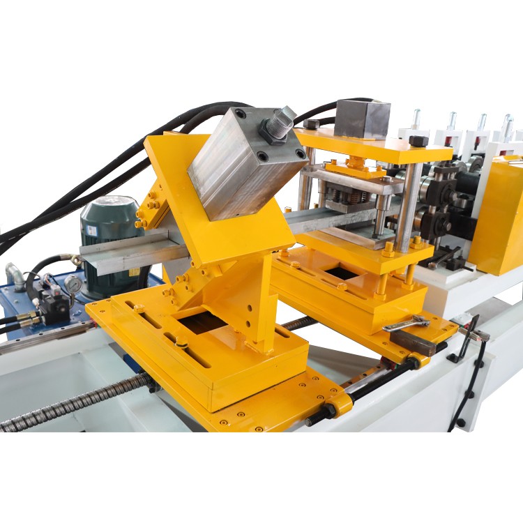 interchangeable H stud forming machine