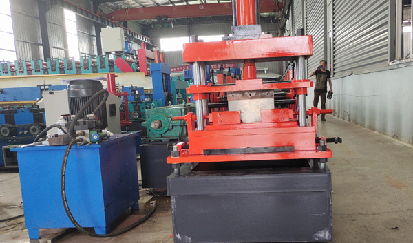 how to control the accuracy of the roll forming machine