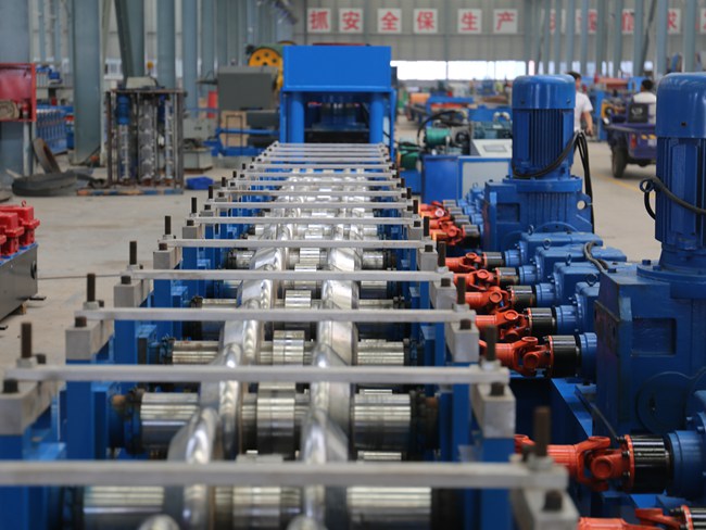 highway guardrail making machine
